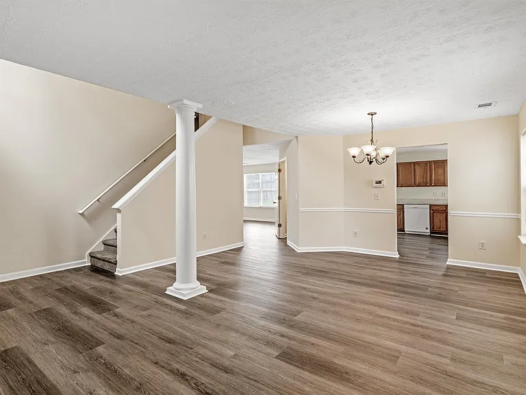 310 Sarasota Ln — Photo 5