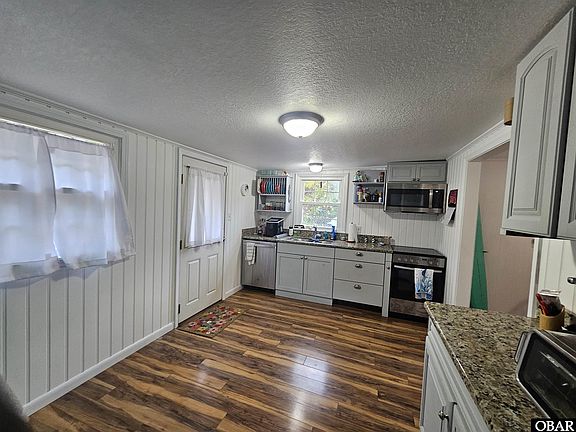 2nd image of 40036 N End Rd