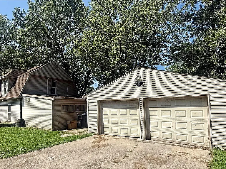 3 bed, 2069 sqft, $950 — Photo 2