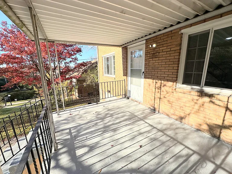 1607 Girard Ave — Photo 32