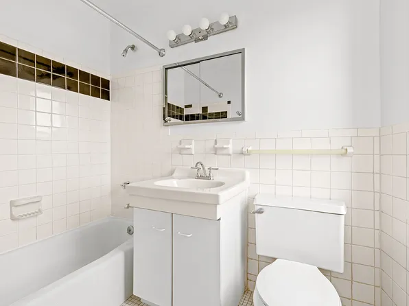 2 Charlton Street image 11 of 15