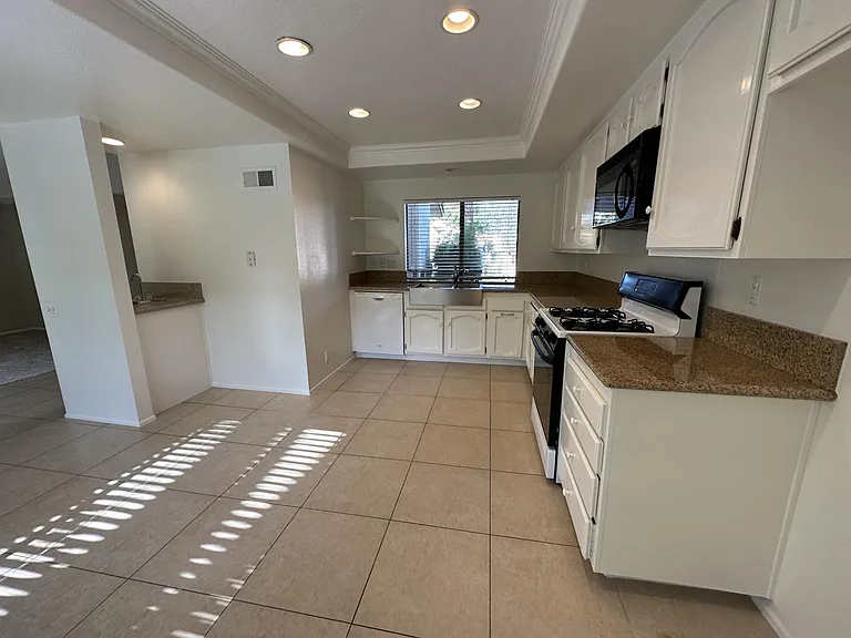 26626 Guadiana — Photo 3