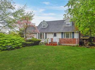 2 Cornell Dr S, Smithtown, NY 11787