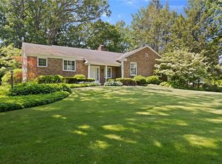 3 Tuxford Rd, Pittsford, NY 14534