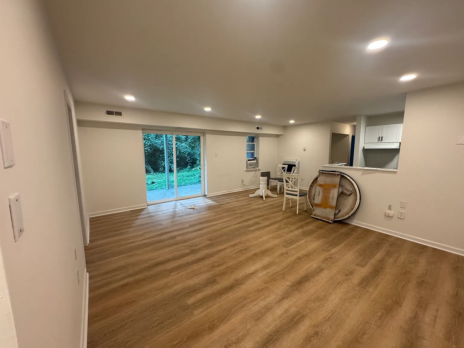 3 bed, 955 sqft, $1,800 — Photo 2