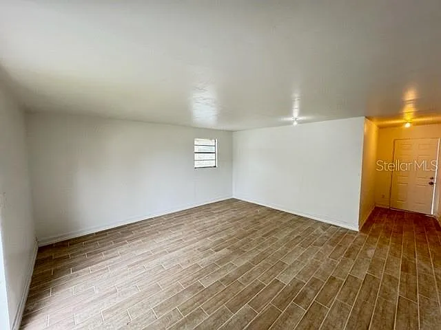 142 Bayberry Ct — Photo 8