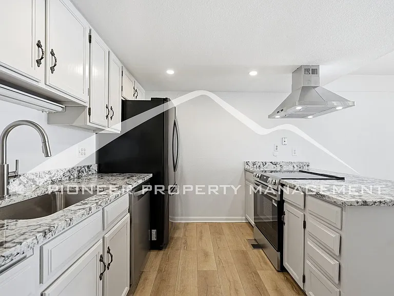 1465 S Troy St — Photo 6