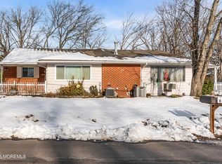 27 Cardinal Dr #B, Manchester Township, NJ 08759