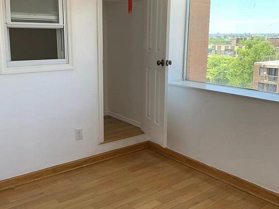 5th image of 13987 35th Ave APT 6C