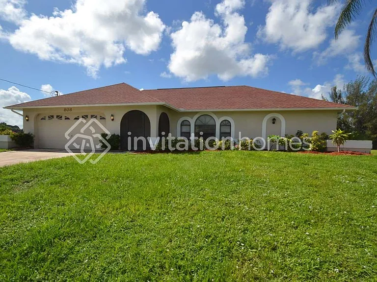 808 SW 7th Ter — Photo 1