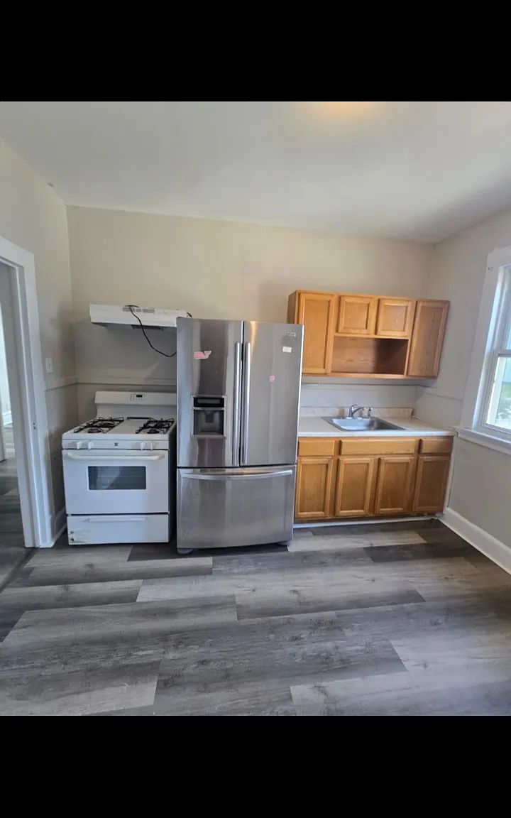3 bed, $2,000 — Photo 1