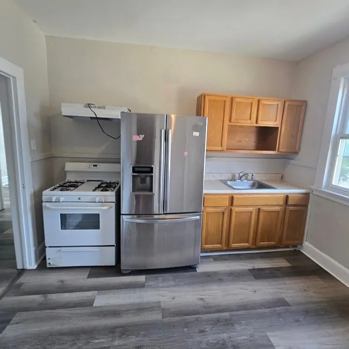 580 Lyons Ave #6A
