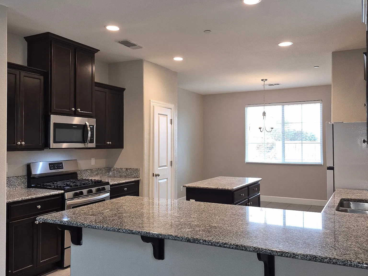 3 bed, 1438 sqft, $2,500 — Photo 3