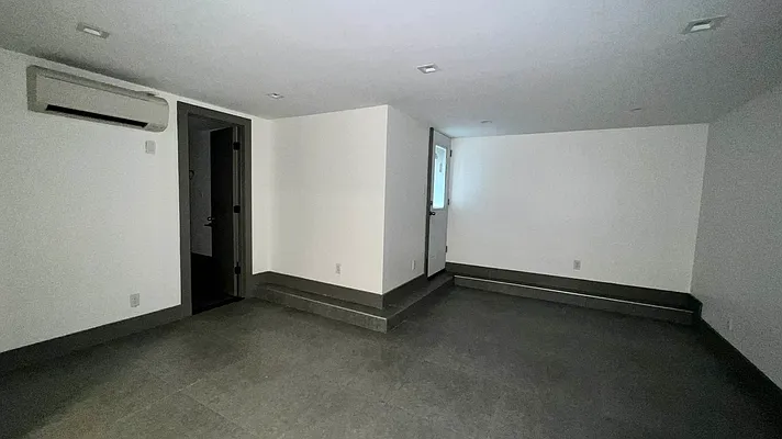 Rented by Corcoran | media 34