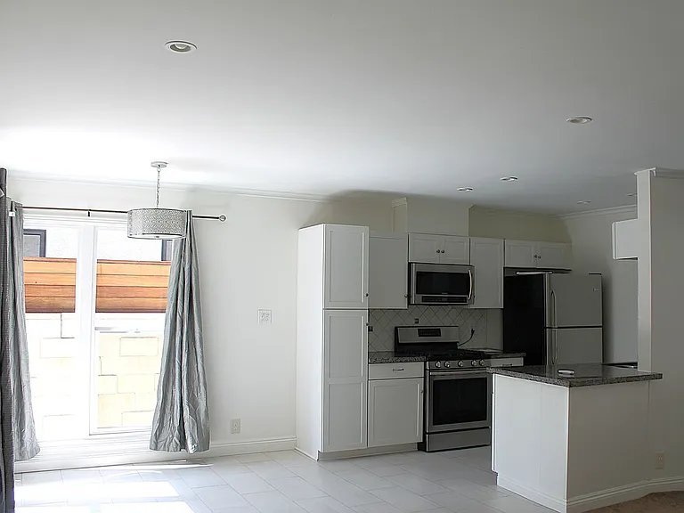937 Hilldale Ave — Photo 12