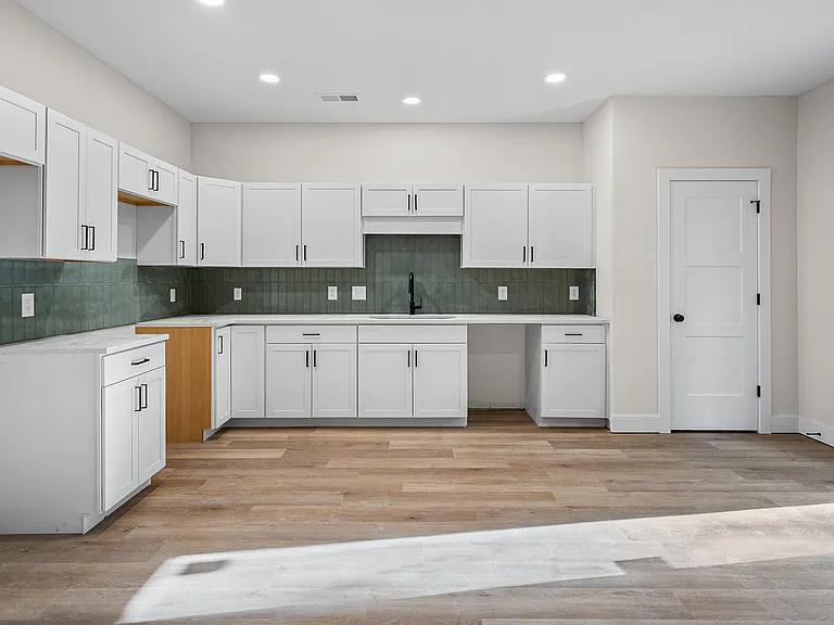 217 Cave St #4 — Photo 8