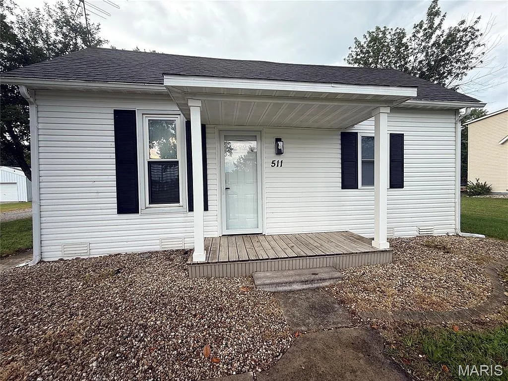 2 bed, 1.0 bath, 854 sqft, $1,100 — Photo 1