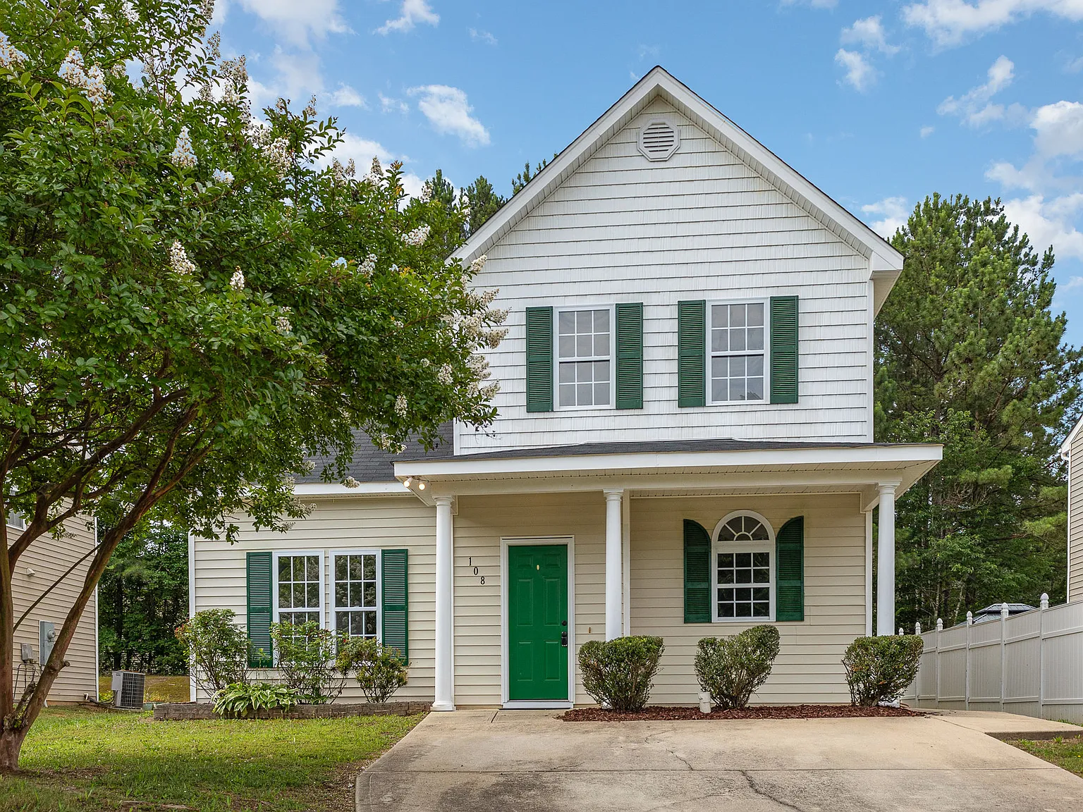 4 bed, 2.5 bath, 1875 sqft, $1,950 — Photo 2
