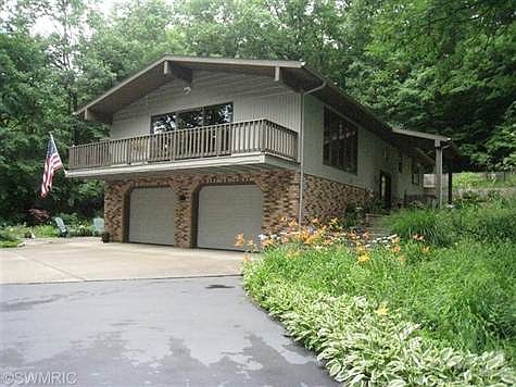 5067 Kevan Dr., private wooded lot