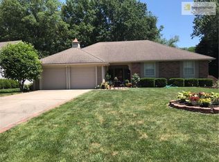 8407 W 98th Cir, Overland Park, KS 66212
