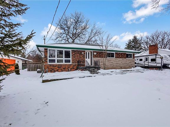 3rd image of 453 Glancaster Rd