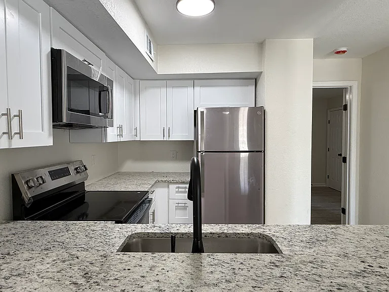 9801 Walnut St #214 — Photo 8