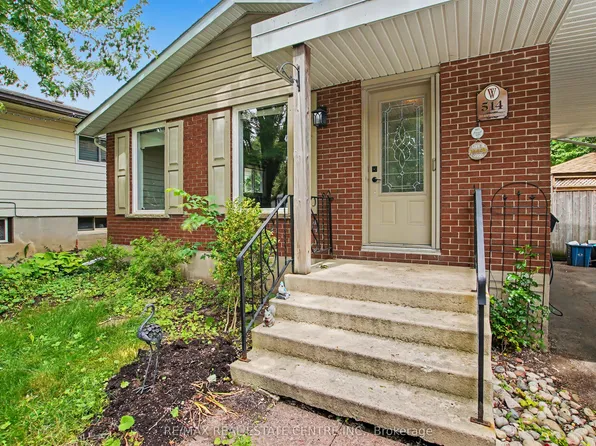 514 Havelock Dr, Waterloo, ON N2L 4N7