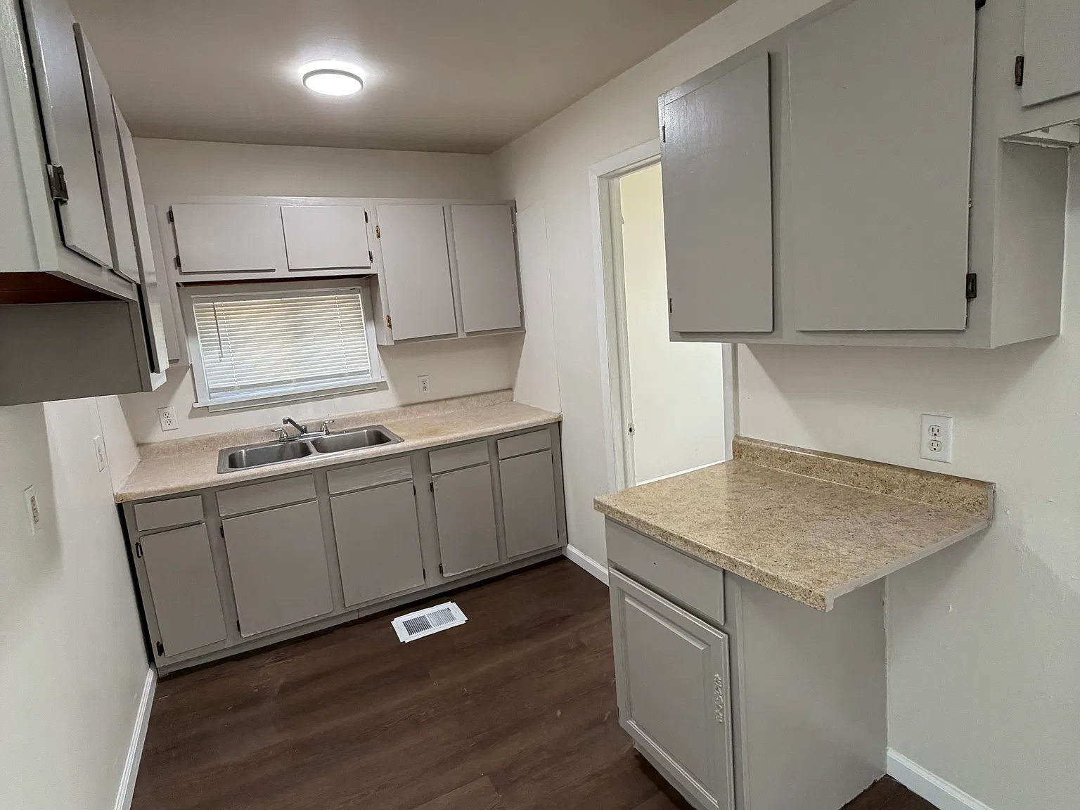 2 bed, 500 sqft, $800 — Photo 3