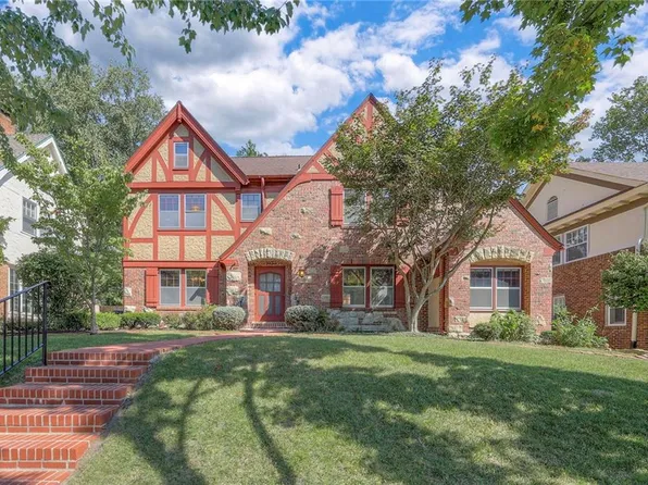 222 W 68th St, Kansas City, MO 64113