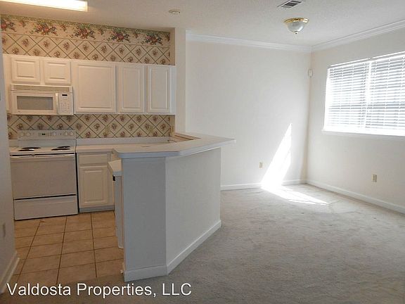 5th image of 2502 Jerry Jones Dr APT 26