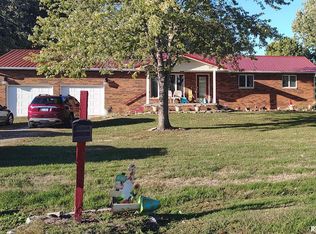 26588 E Maplewood Ln, Canton, IL 61520