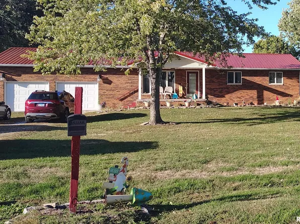 26588 E Maplewood Ln, Canton, IL 61520