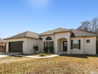 325 Howard Dr, Devine, TX, 78016