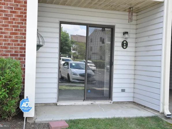 2 Mendrey Ct, Lawrence Township, NJ 08648