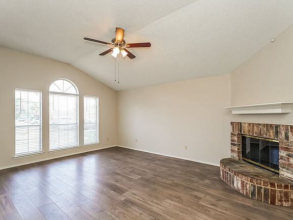 3rd image of 7900 Flowertree Ct