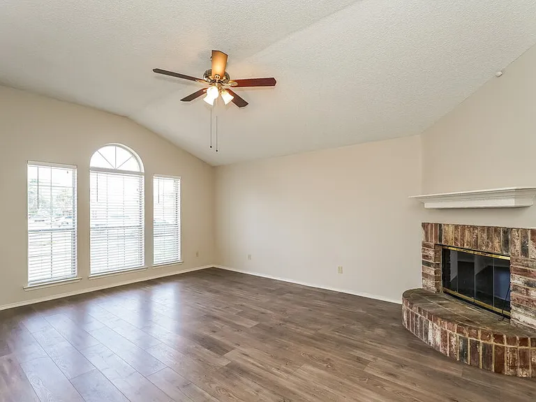 7900 Flowertree Ct — Photo 3