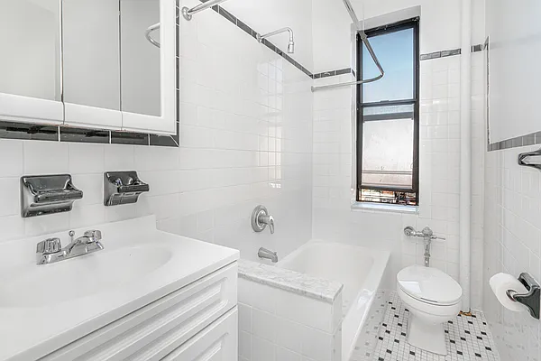 Rented by Modern Spaces | media 17