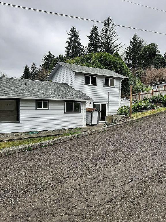 2185 N 8th St, Coos Bay, OR 97420 | Zillow