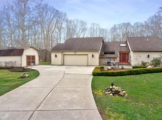 10940 Crestwood Dr, Willoughby, OH 44094