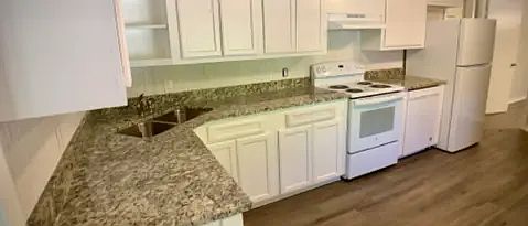 1st image of 353 Camelot Dr