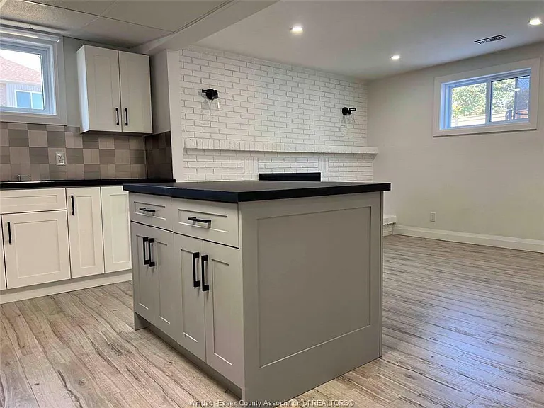 511 Gauthier Dr — Photo 3