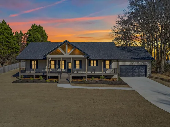 222 Lake Forest Cir, Easley, SC 29642