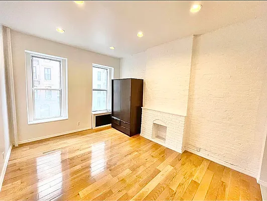 Rented by Century 21 Premier  | media 8