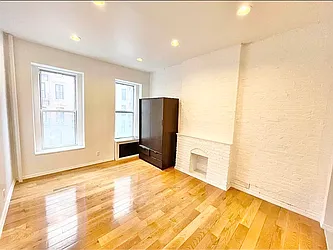 Rented by Century 21 Premier 