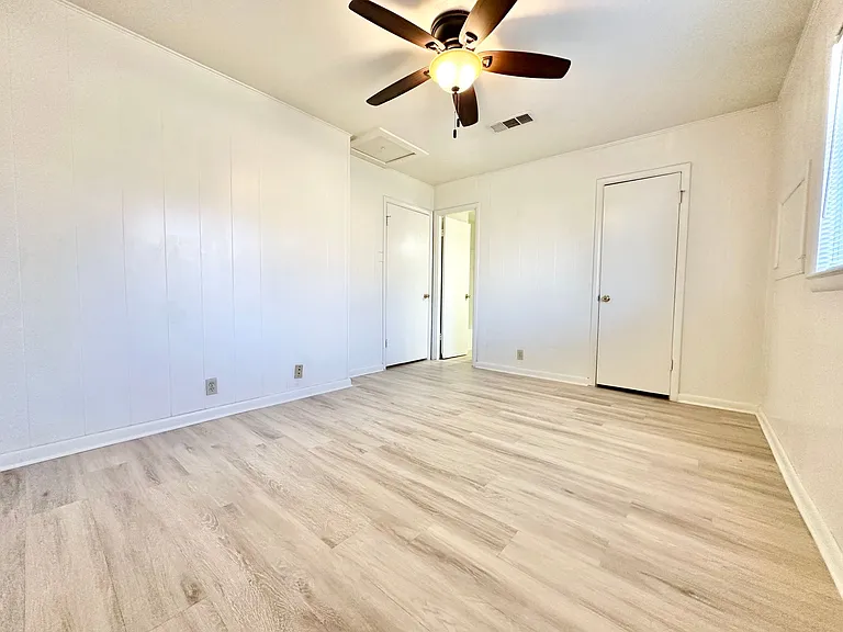 419 W Sycamore St — Photo 18