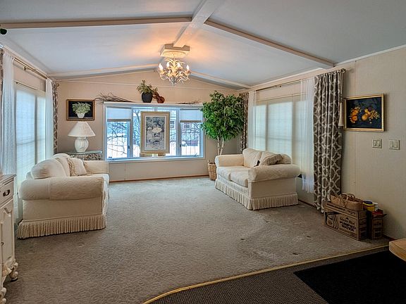 4th image of 4252 Spruce Ln