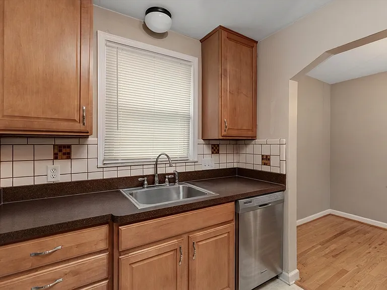 912 N Edison Ave — Photo 3