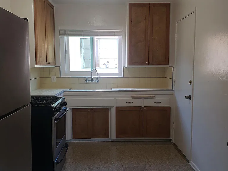 4830 Coliseum St #7 — Photo 5
