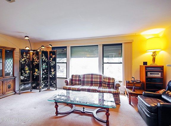 3rd image of 6551 N Washtenaw Ave #1