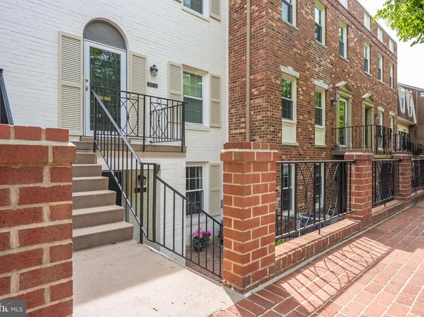 3287 Sutton Pl NW APT D, Washington, DC 20016